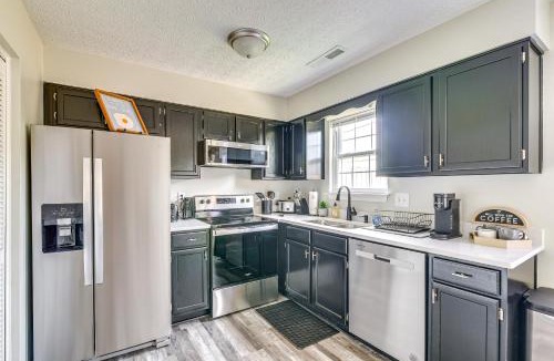 Bowling Green House | Inviting Bowling Green Escape with Smart TVs!