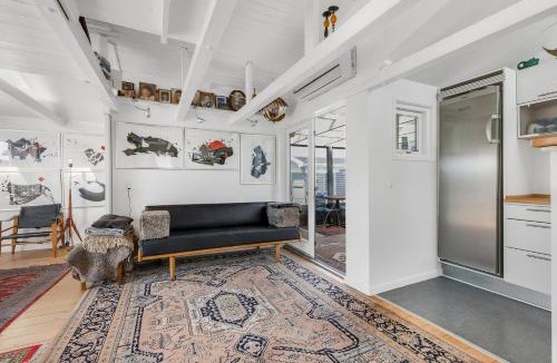 Karrebksminde House | Inviting Cottage By The Beach With A Lake View
