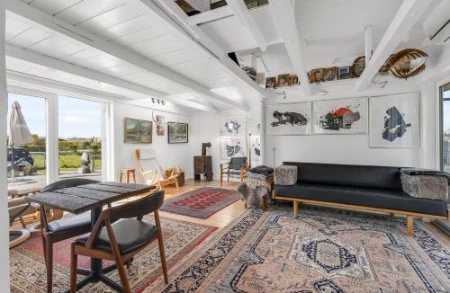 Karrebksminde House | Inviting Cottage By The Beach With A Lake View