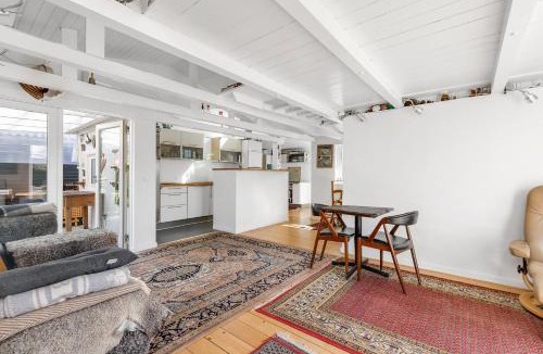 Karrebksminde House | Inviting Cottage By The Beach With A Lake View
