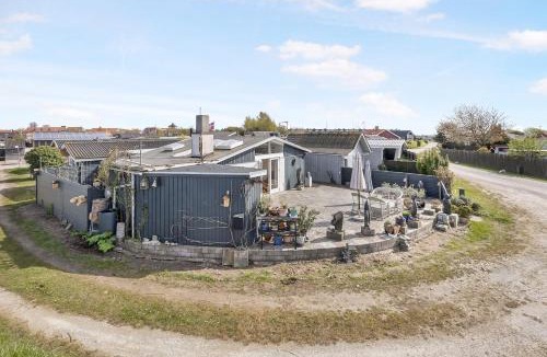 Karrebksminde House | Inviting Cottage By The Beach With A Lake View