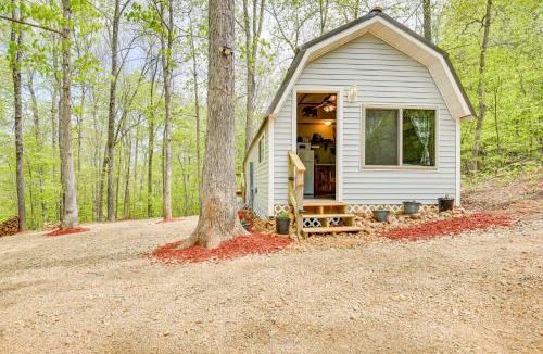 Vulcan House | Inviting Des Arc Cabin w/Fire Pit + Deck!