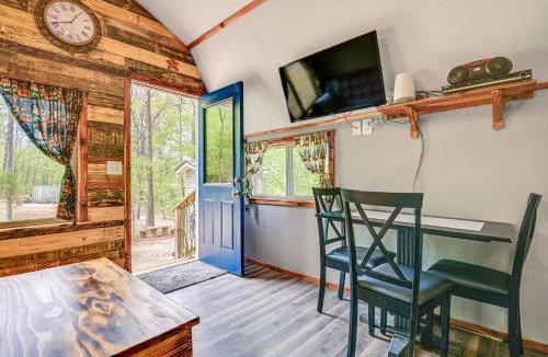 Vulcan House | Inviting Des Arc Cabin w/Fire Pit + Deck!