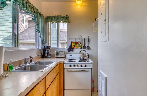 Bandon Apartment | Inviting dog-friendly studio with unobstructed ocean views