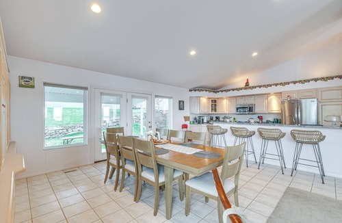 Great Falls House | Inviting Great Falls Home w/Wraparound Deck!