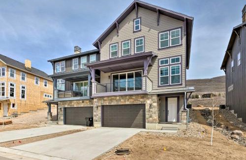 Deer Mountain House | Inviting Hideout Townhome with Balcony and Lake Views!