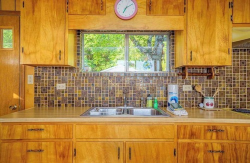 Lake Township House | Inviting home w/free cable and full kitchen - right on the lake