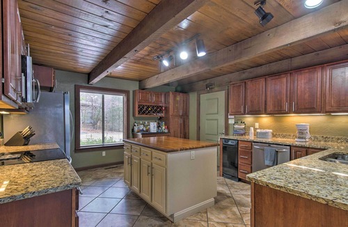 Lampe House | Inviting Home w/ Pool & Hot Tub on Table Rock Lake