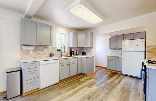Warrenton House | Inviting home with full kitchen, patio, firepit, & W/D