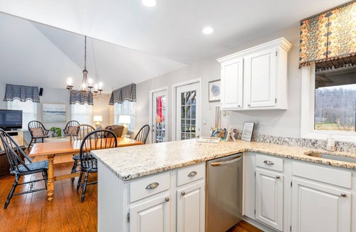 The Galena Territory House | Inviting Home with Stunning Golf Course View - Fireplace, Hot Tub & Fire Pit