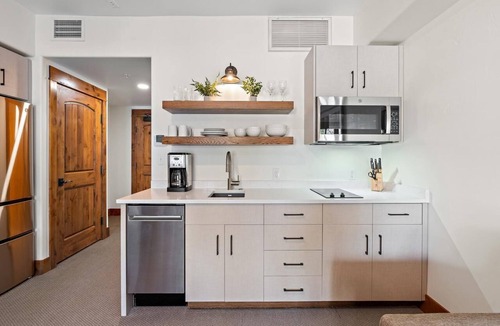 Tamarack Condo | Inviting King Studio in Osprey Meadows