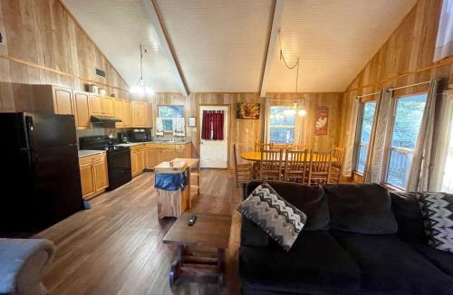 Zwolle House | Inviting Lakefront Cabin with Boat Launch near Zwolle, Louisiana