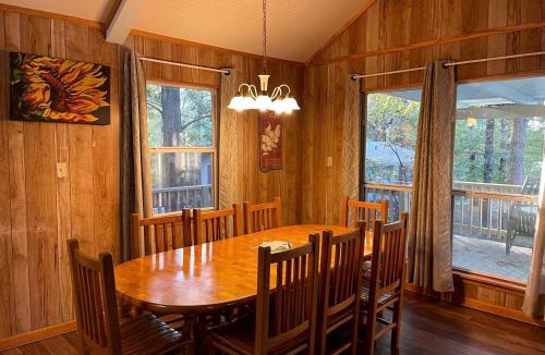 Zwolle House | Inviting Lakefront Cabin with Boat Launch near Zwolle, Louisiana
