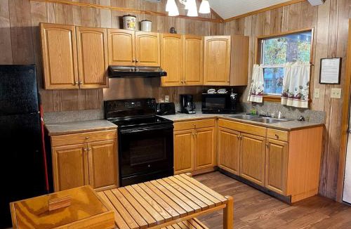 Zwolle House | Inviting Lakefront Cabin with Boat Launch near Zwolle, Louisiana