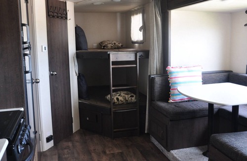 Kerens House | Inviting Lakefront RV