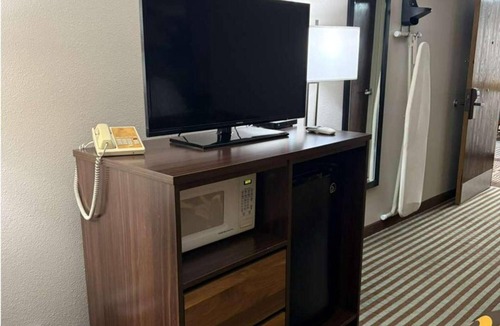 Lexington Hotel | Inviting Lexington Suite Perfect for Travelers |Pet-Friendly Stay + Free Parking