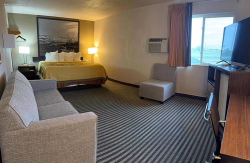 Lexington Hotel | Inviting Lexington Suite Perfect for Travelers |Pet-Friendly Stay + Free Parking