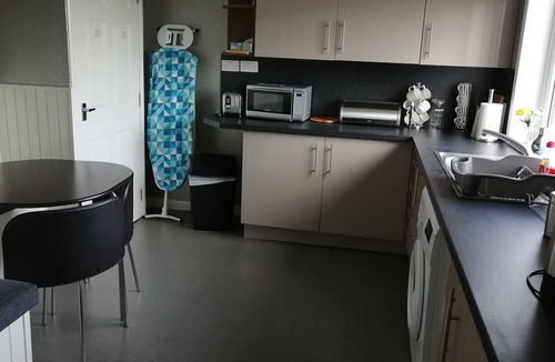 Wick Apartment | Inviting, light and airy 3-Bed Apartment in Wick