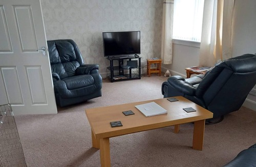 Wick Apartment | Inviting, light and airy 3-Bed Apartment in Wick