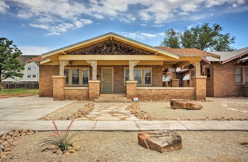 North Overton House | Inviting Lubbock Home > 1 Mi to Downtown