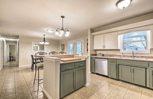 Ozark House | Inviting Ozark Home ~ 31 Mi to Branson!