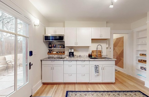 Nob Hill Apartment | Inviting Remodeled Guest House in Central Nob Hill