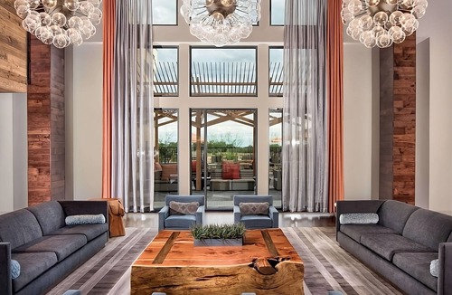 Bee Cave Hotel | Inviting Room w/Rooftop Lounge, Relaxing Outdoor Pool, & Complimentary Parking