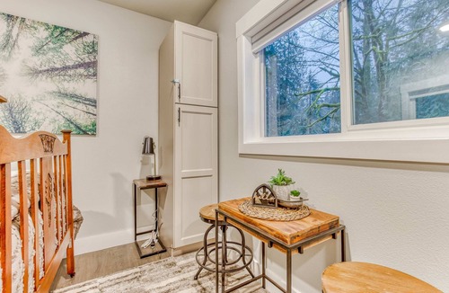 Welches Apartment | Inviting studio with kitchenette & scenic forest setting