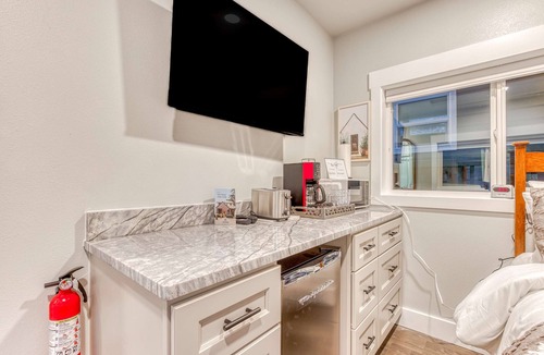 Welches Apartment | Inviting studio with kitchenette & scenic forest setting