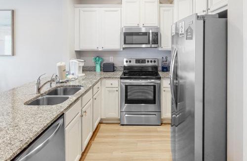 Thomas Drive House | Inviting townhouse with golf nearby pool central AC W&D working desk & chair