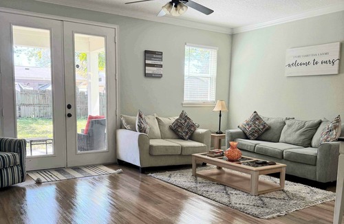 Wadeview Park House | Inviting townhome in SoDo