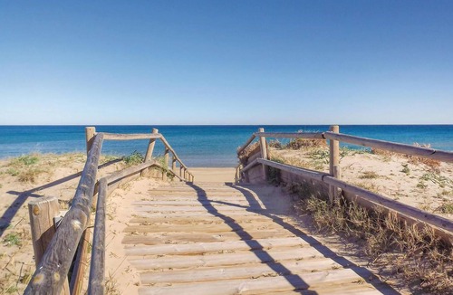 Platja de Piles Apartment | Inviting vacation apartment with sea view.