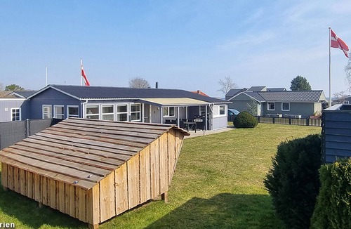 Diernæs Strandby House | Inviting vacation home near the beach with WLAN, oven and washing machine