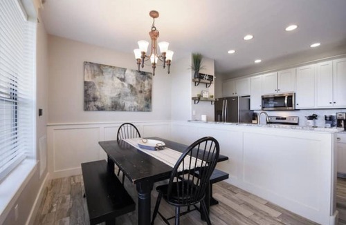Jonestown Condo | Inviting Villa at Hollows - Lake Views/4 Pools