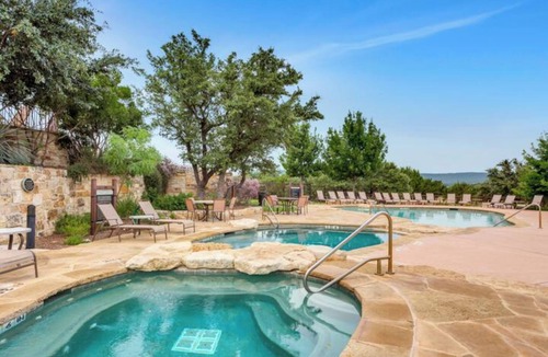 Jonestown Condo | Inviting Villa at Hollows - Lake Views/4 Pools