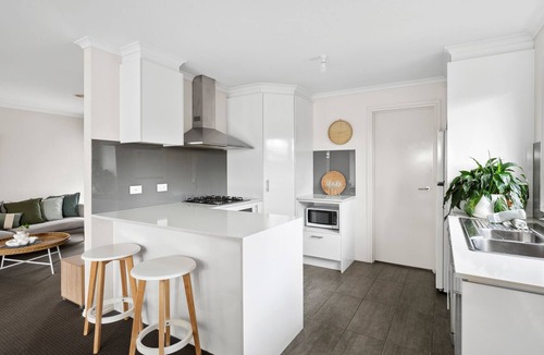 Geelong West House | Inviting West Addis Unit I Bring Your Pet