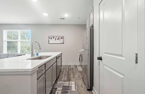 Whitestown Apartment | IRIE Living-Divine Kg 2Bd+Gym+Pool, BRAND New!