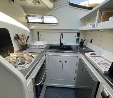 Nevers Boat Rental | Iris, bateau douillet