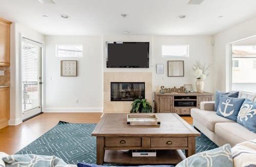 Corona del Mar House | Iris Condo 213 Condo