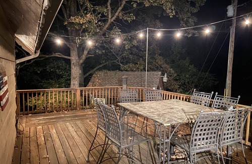 Paradise Hill House | “Iris Cottage” - Cozy Cabin that Sleeps 10