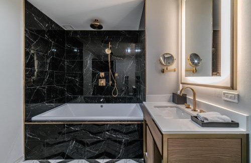 Coolidge Corner South Side Hotel | Iris Hotel Boston