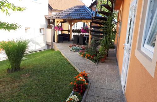 Slunj House | IRIS Room & Apartment