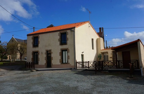 Saint-Malo-du-Bois Apartment | Iris Studio 3 sleeps, 5 mn from Puy du Fou