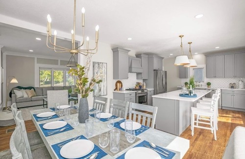 Harters Heights House | Irish River House - walk to ND!