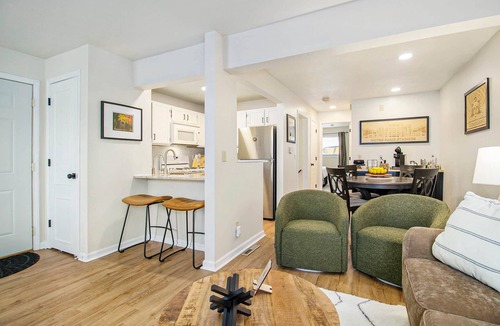 Notre Dame Apartment | Irish Walk