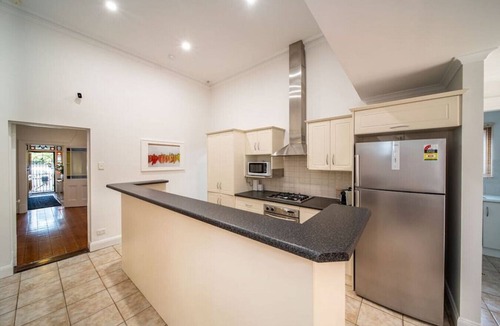 Adelaide Central Business District Cottage | ★Irma`s Place on Halifax★Wifi✔︎Nesprsso✔︎Parking✔︎