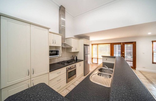 Adelaide Central Business District Cottage | ★Irma`s Place on Halifax★Wifi✔︎Nesprsso✔︎Parking✔︎