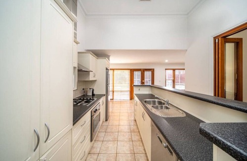 Adelaide Central Business District Cottage | ★Irma`s Place on Halifax★Wifi✔︎Nesprsso✔︎Parking✔︎