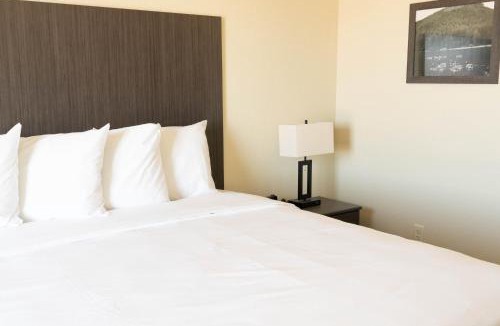 Upton Hotel | Iron Creek Inn & Suites