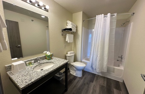 Upton Hotel | Iron Creek Inn & Suites